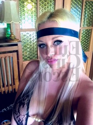 Carla escort girl in Brunswick OH & erotic massage